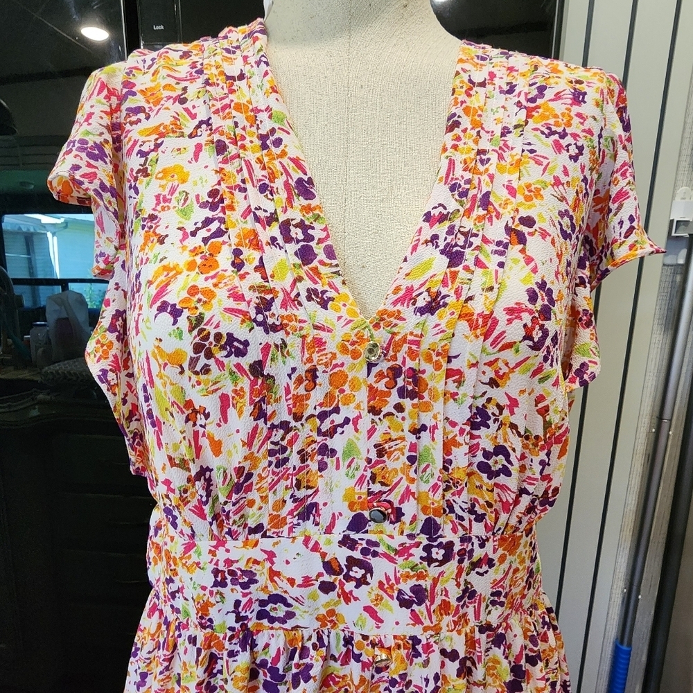 Julie Jordan Floral V-Neck Dress - Picture 4 of 10